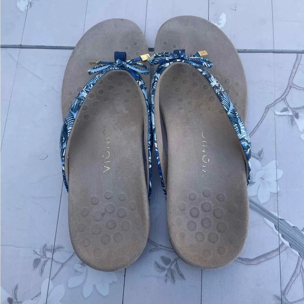 Vionic Women's Blue and Tan Sandals